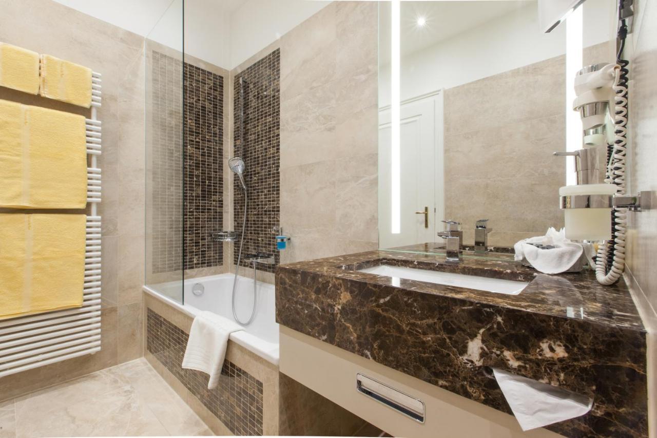 Chambre Double - Cour