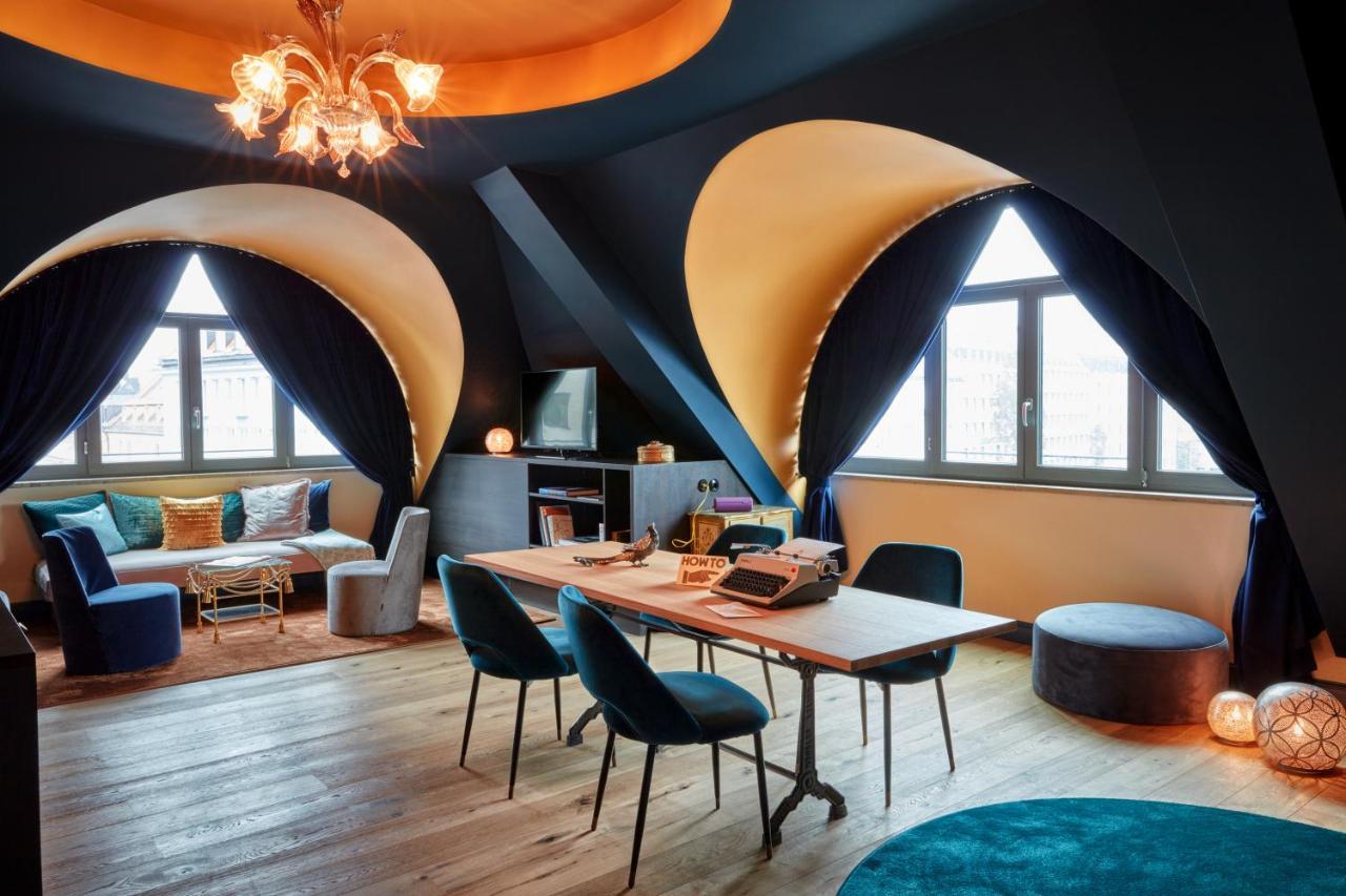 Suite Peacock